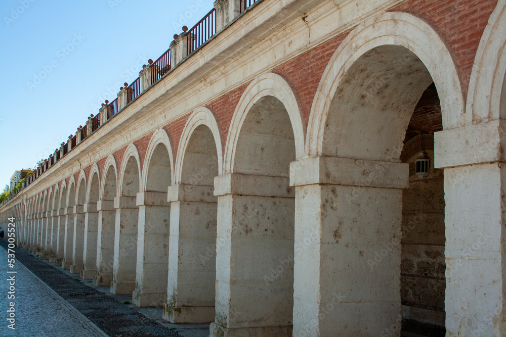 Architecture and arches of the city of Aranjuez