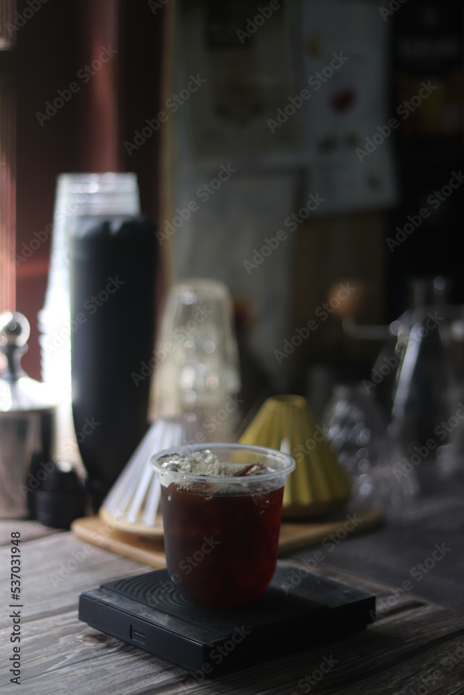 A cup of ice amaricano on the table