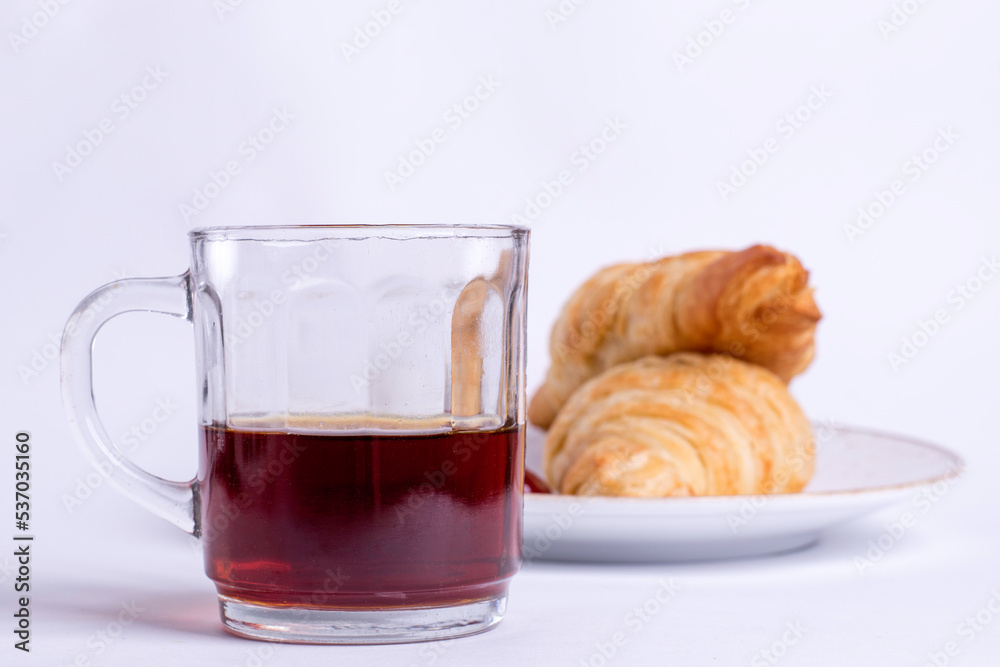 Copo de café com croissant Copo de café com croissant