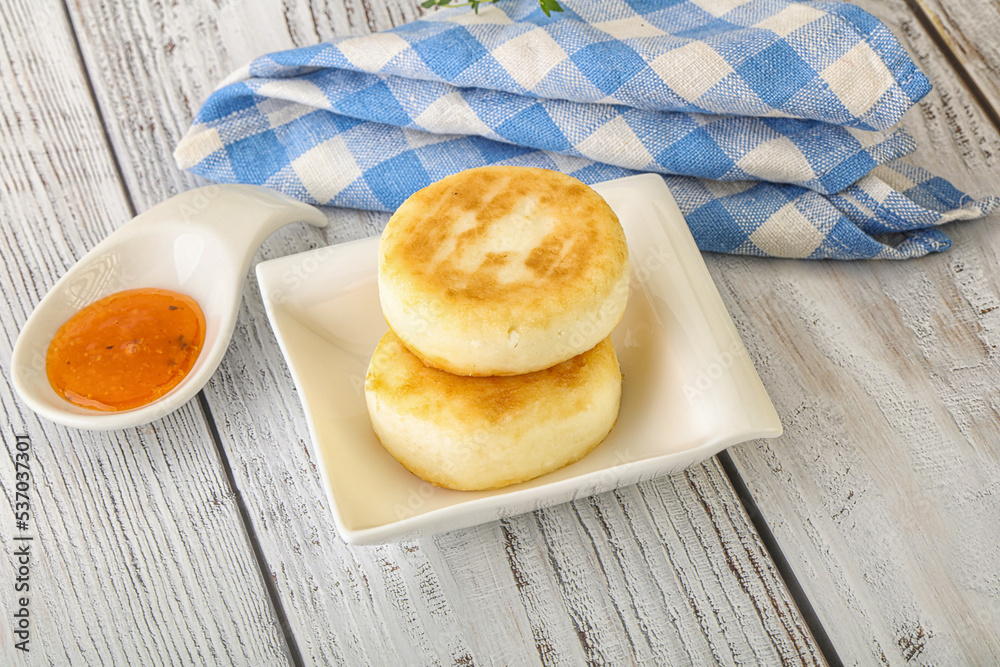 Baked cheesecakes with fruit jam Baked cheesecakes with fruit jam