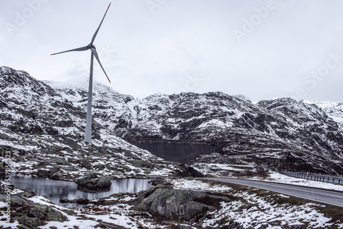 Gebirge mit Schnee (Gotthard)