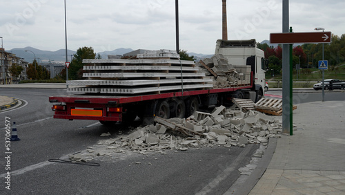 accident, a truck scattered construction cargo on the road