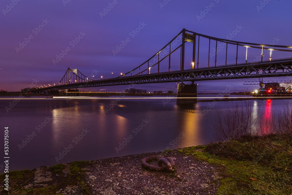 Obraz premium rhein,brücke,wasser,beleuchtung