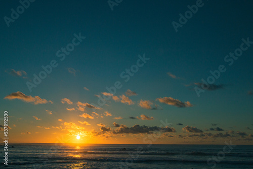 amanecer en el mar