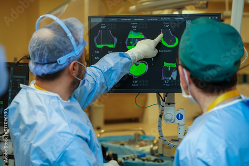Quadro su tela Team of doctor perform total hip arthroplasty replacement surgery in osteoarthritis patient inside the operating room