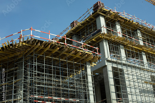 Building. Concrete and steel construction. Erection of walls of house.