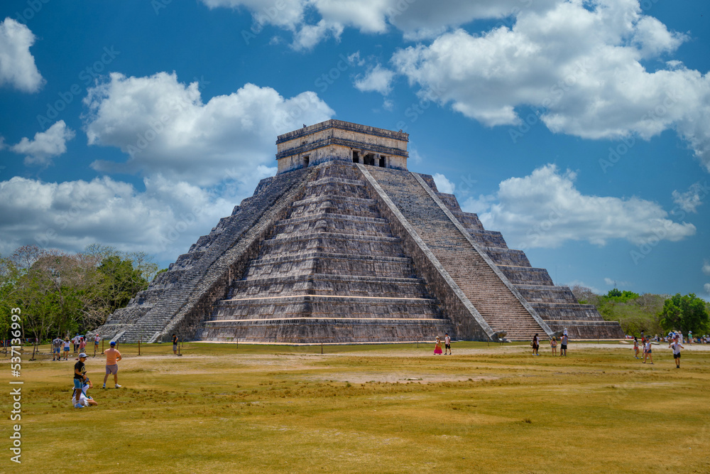 CHICHEN ITZA, MEXICO - APR 2022: Temple Pyramid of Kukulcan El Castillo, Chichen Itza, Yucatan, Mexico, Maya civilization CHICHEN ITZA, MEXICO - APR 2022: Temple Pyramid of Kukulcan El Castillo, Chichen Itza, Yucatan, Mexico, Maya civilization