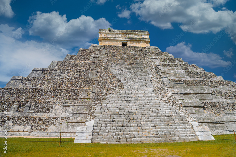Temple Pyramid of Kukulcan El Castillo, Chichen Itza, Yucatan, Mexico, Maya civilization Temple Pyramid of Kukulcan El Castillo, Chichen Itza, Yucatan, Mexico, Maya civilization