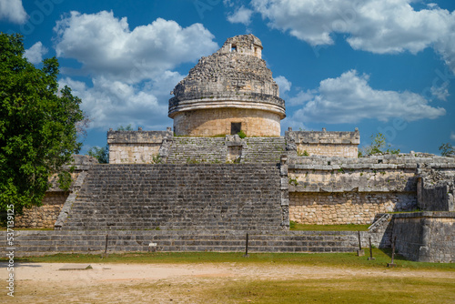 Ruins of El Caracol observatory temple  Chichen Itza  Yucatan  Mexico  Maya civilization