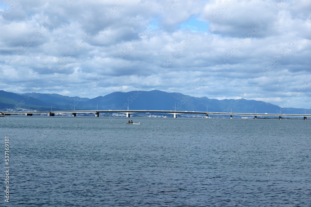 近江大橋と湖西の山並み