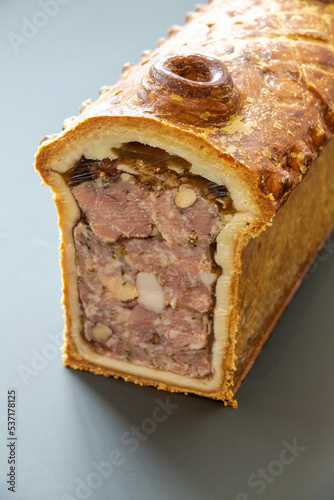 Fototapeta Naklejka Na Ścianę i Meble -  Pate en croute artisanal