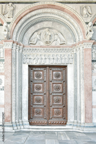door St Martin Cathedral in Lukka, wejście do katedry, Lukka, Włochy