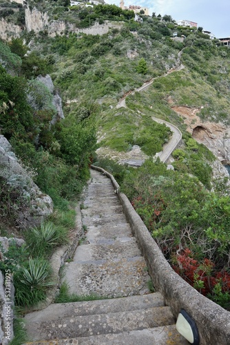 Obraz na płótnie Conca dei Marini - Scorcio panoramico dalla scalinata di accesso della Torre di Capo di Conca w salonie
