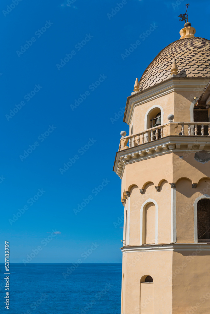 Turm der Kirche Santa Margherita d'Antiochia in Vernazza in der Cinque terre, Italien