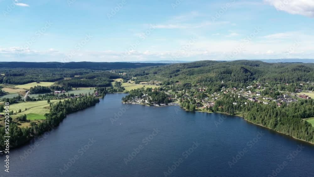 survol du lac Mjøsa dans le sud de la Norvège survol du lac Mjøsa dans le sud de la Norvège