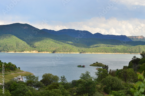 Lago Cabra Corral, Salta, Argentina. Lago para nadar y pasear en vacaciones muy famoso en la provincia de Salta.