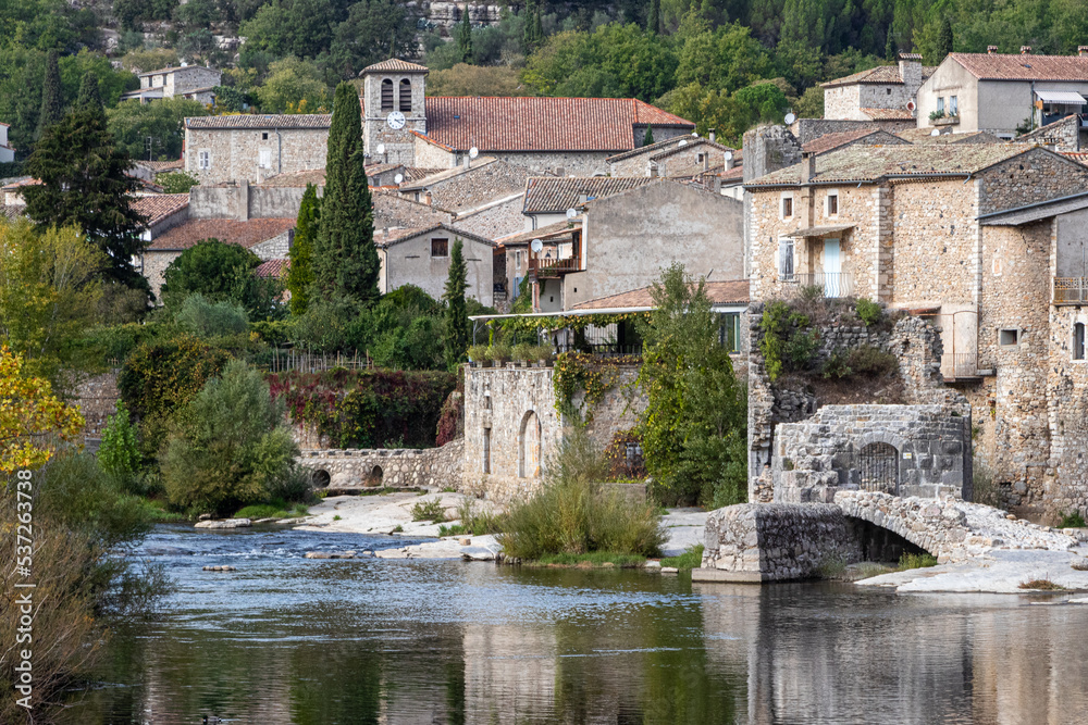 Φωτογραφία the village of Vogüé, in the French department of Ardeche