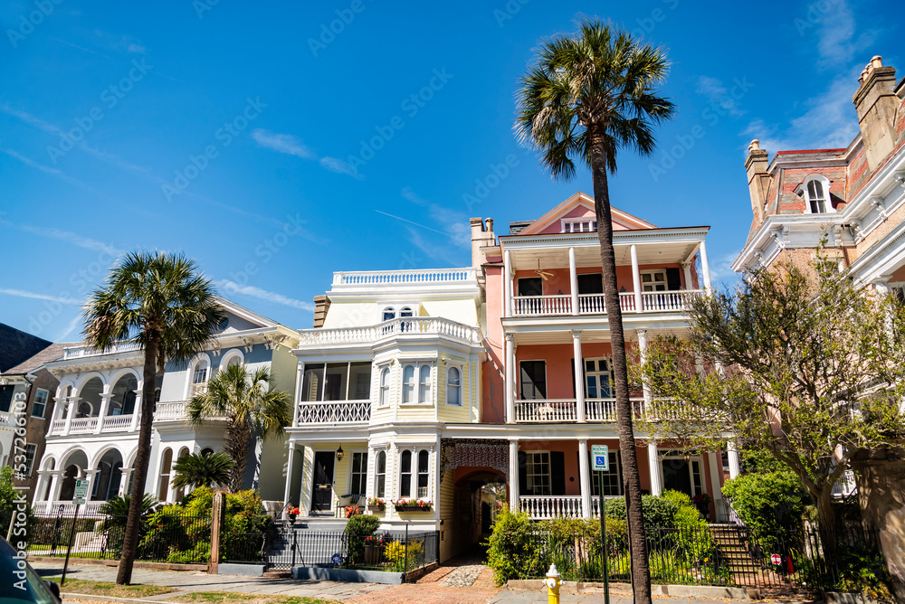 Obraz premium Charleston, South Carolina, USA homes along The Battery in the morning.