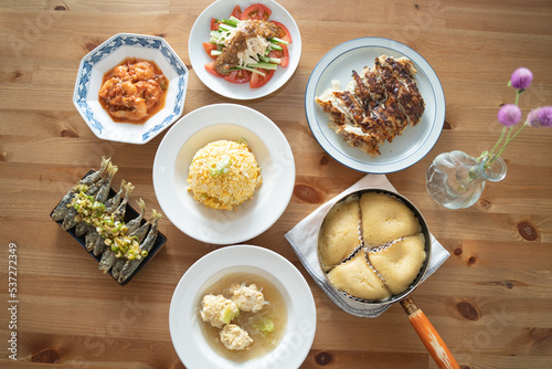 中華　晩ご飯の食卓イメージ photo