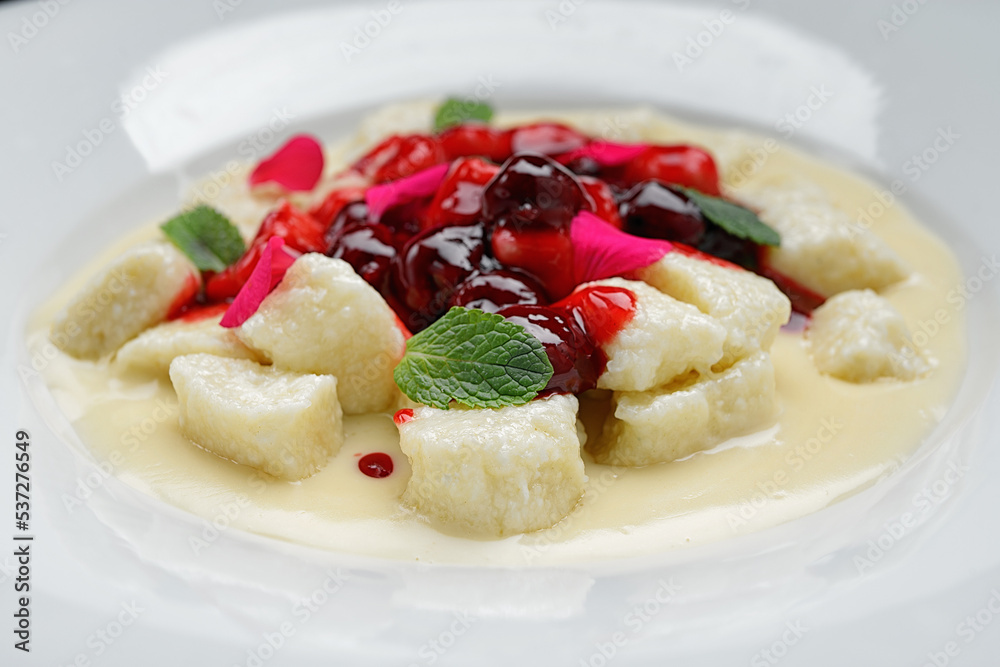 Lazy dumplings with cherries in sour cream Lazy dumplings with cherries in sour cream