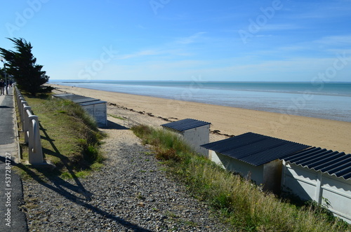 La plage de Jullouville (La Manche - Normandie - France) photo