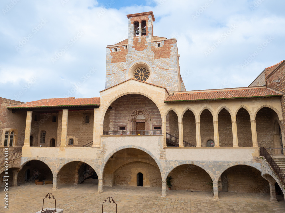 Fototapeta premium Palace of the Kings of Majorca courtyard in Perpignan..