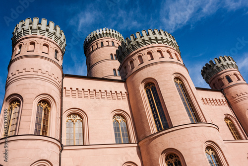 Das Jagdschloß Granitz liegt auf einem Hügel in der Nähe von Bins auf der Ostseeinsel Rügen