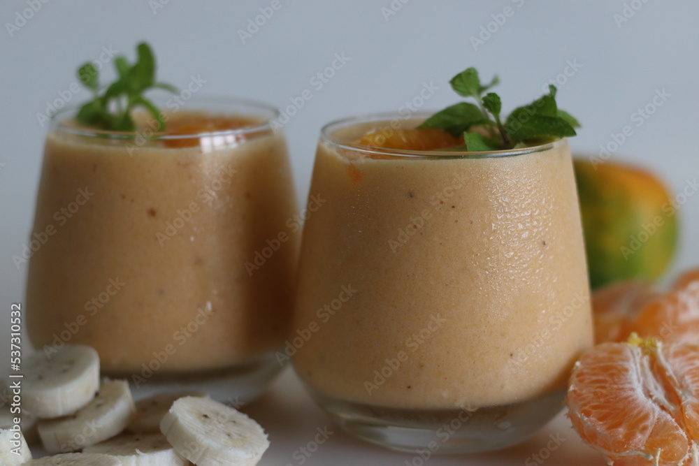 Fotografie Orange banana smoothie