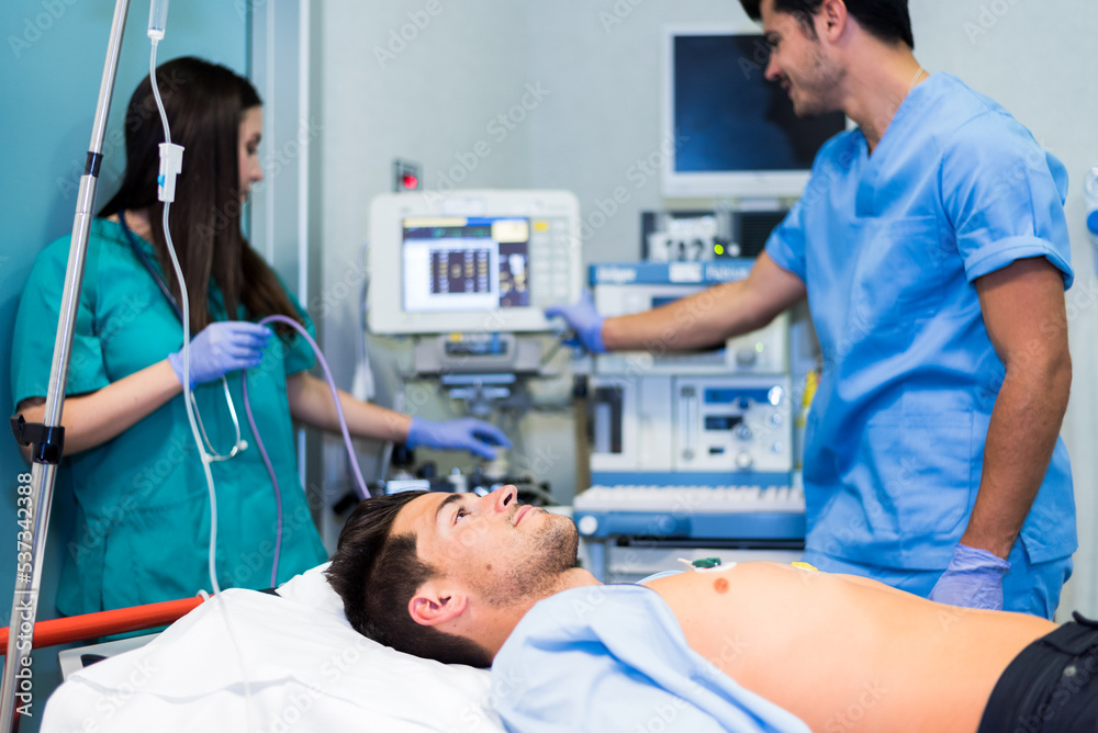 Fototapeta premium Doctors preparing patient in hospital
