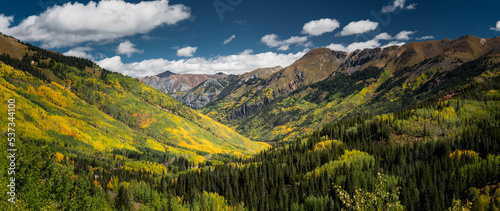 Fototapeta Naklejka Na Ścianę i Meble -  Colorado fall colors taken with a drone