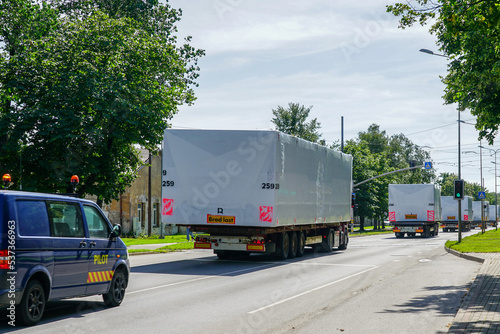 Transportation of oversized cargo on public roads with an accompanying escort vehicle