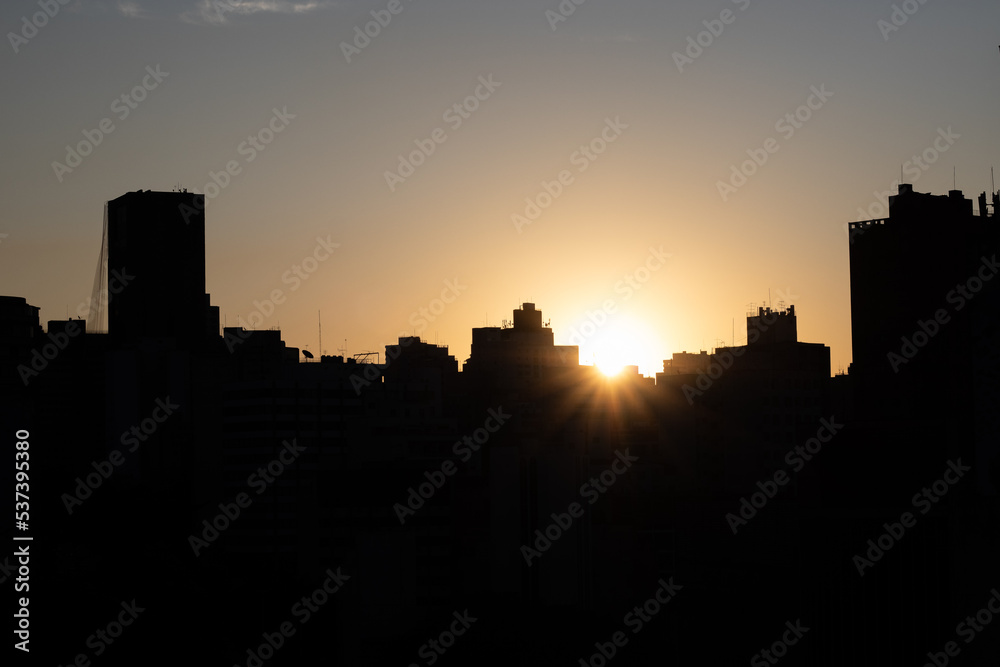 Sunset sky with dramatic buildings silhouette in the historic center of São Paulo, Brazil - Pôr do sol com dramática silhueta de prédios no centro