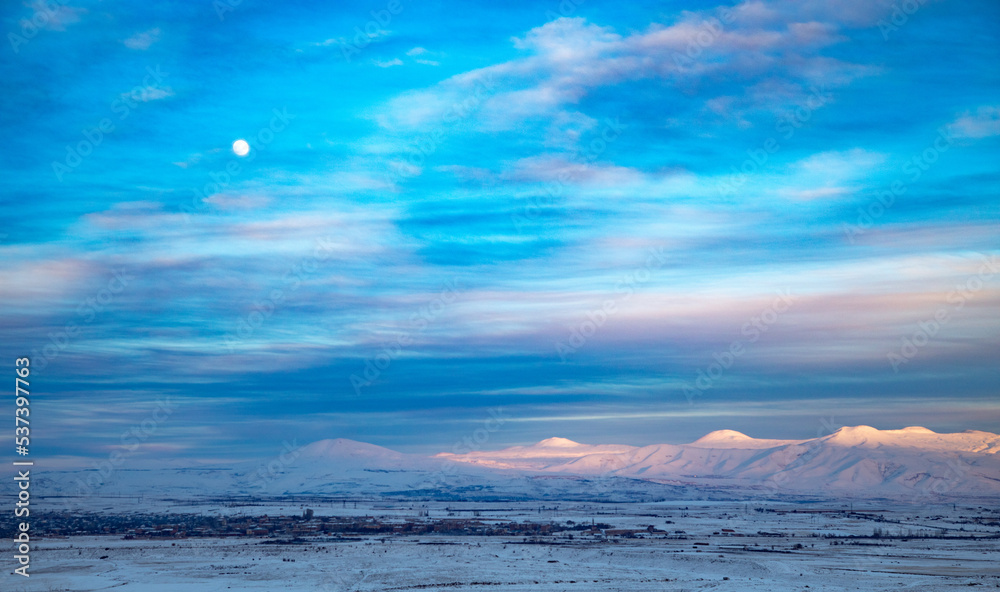 Obraz premium Mountains covered with snow