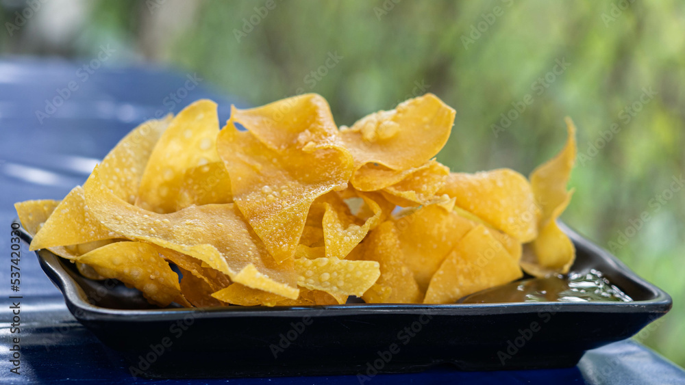 crispy fried noodles in a plate ready to eat