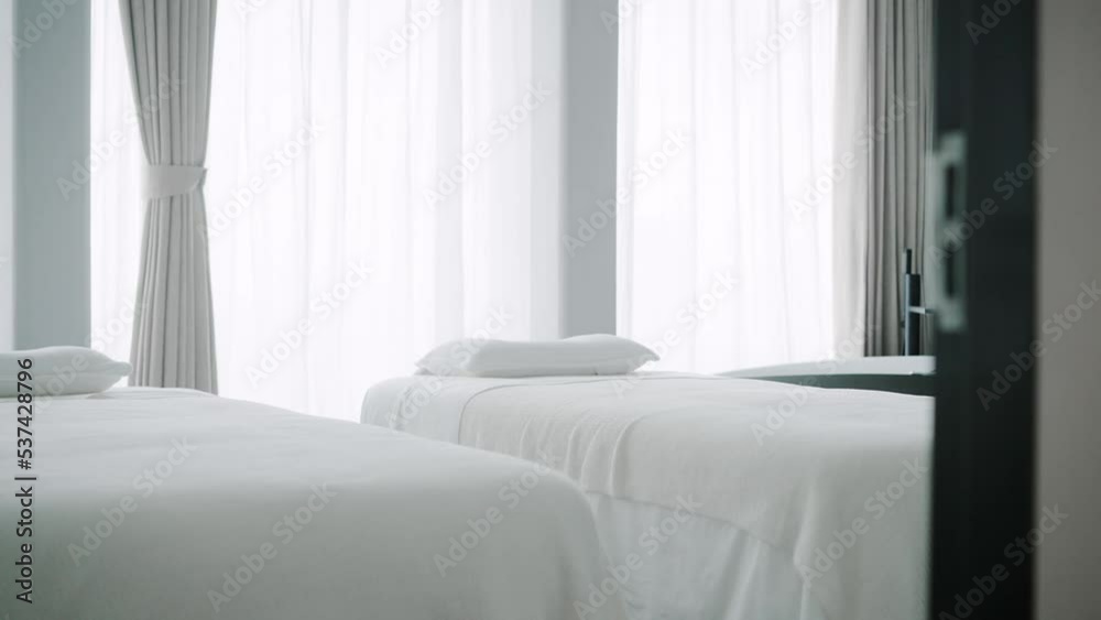 comfortable massage bed 