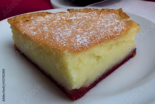 bakewell tart, baked food item, a sweet and sugary dessert