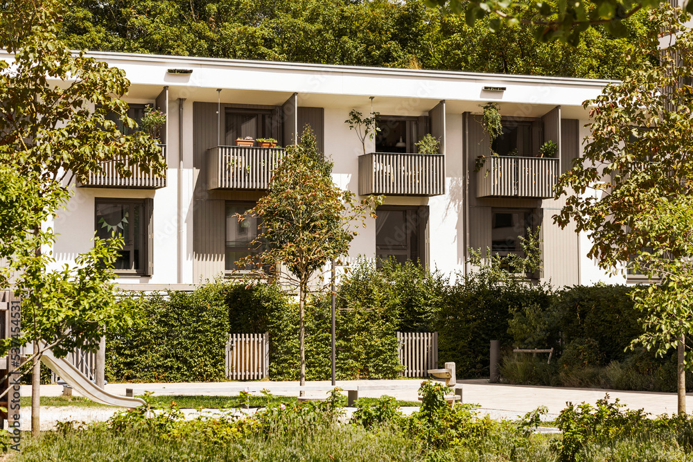 Fotografie Modern Multi Apartment Building with Balconies and Landscape