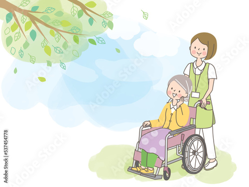 車椅子のシニア女性を介助する若い女性介護士