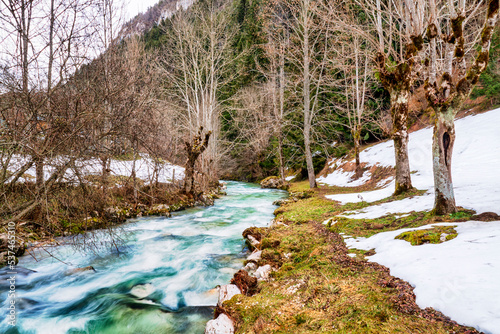 Εκτύπωση καμβά Saint Nizier du Moucherotte France 11/2021 photo d'un ruisseau aux bords enneigés