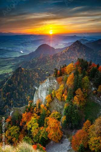 A beautiful view of the Pieniny Mountains from the top of Three Crowns peak at sunset. Poland © Patryk Kosmider