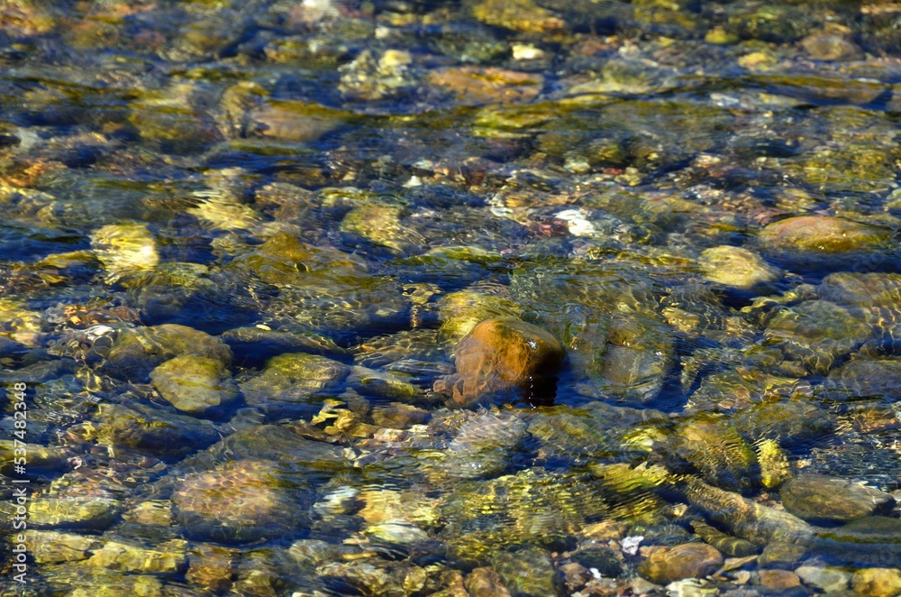 Aguas del río Zêzere cerca de Constância, Portugal