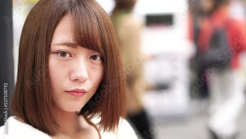 Wallpaper Mural 若い女性 Torontodigital.ca