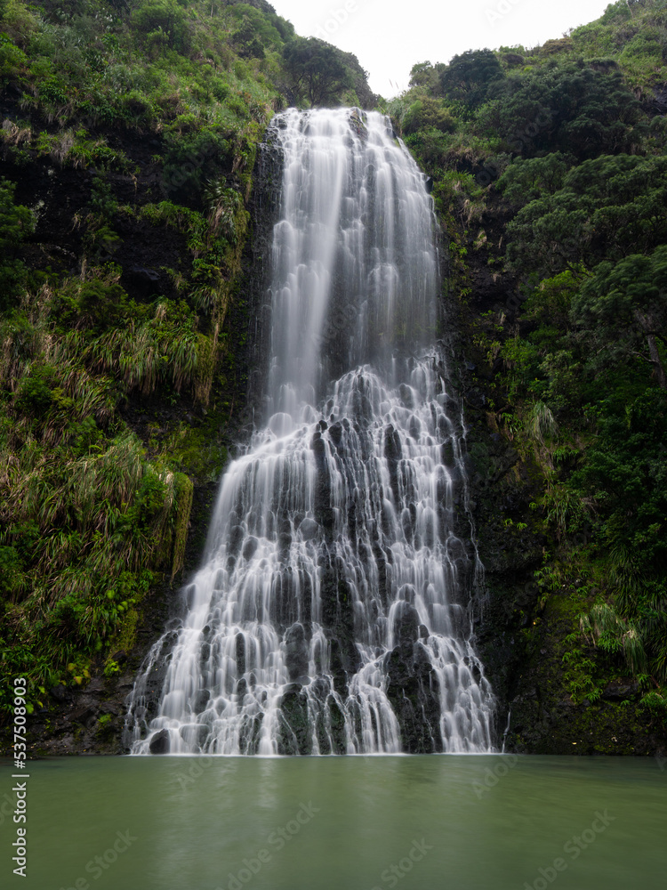 Obraz premium Multi-tiered falls of Karekare falls, Auckland, New Zealand.