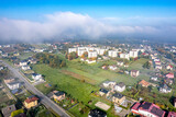 Przedmieście miasta Jastrzębie-Zdrój na Śląsku w Polsce. Panorama jesienią z lotu ptaka podczas porannej mgły.