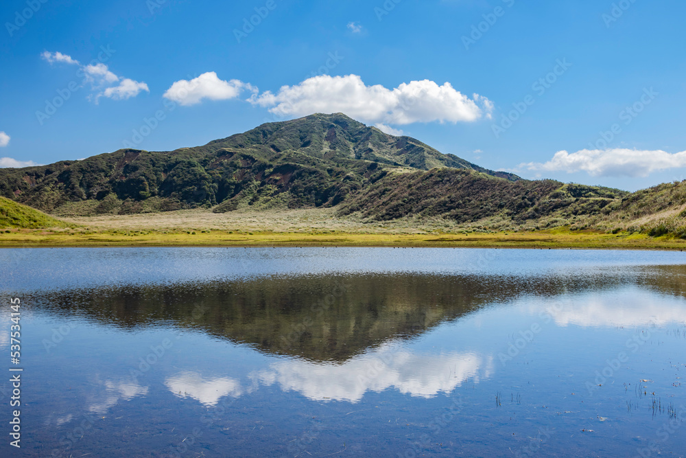 Fototapeta premium lake and mountains