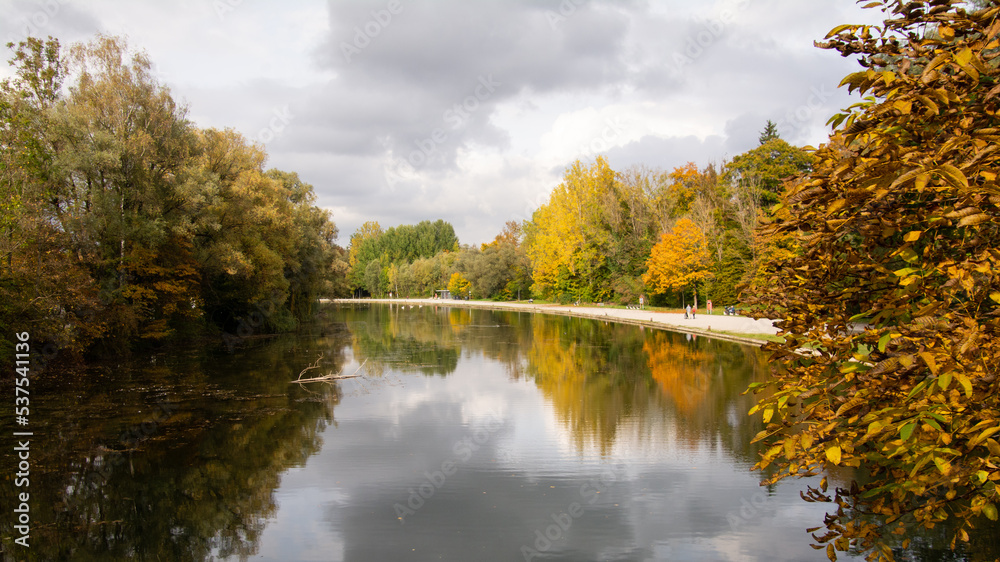 Fototapeta premium Goldener Oktober in Gelb und Orange