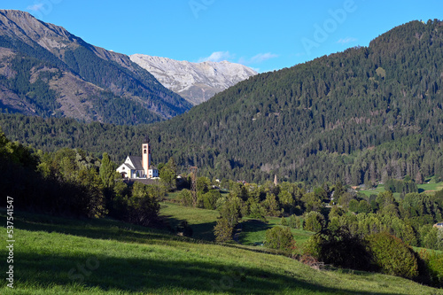 Paysage de montagne autour du village pittoresque de Daiano dans la province de Trente en Italie