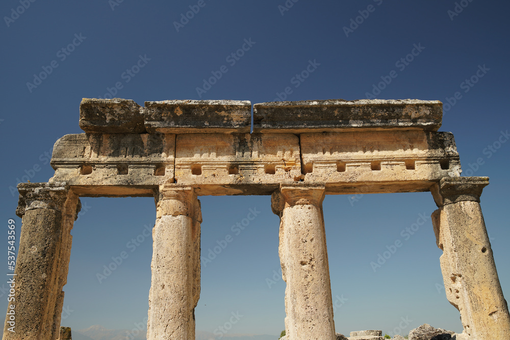 Fototapeta premium Hierapolis Ancient City in Pamukkale, Denizli, Turkiye