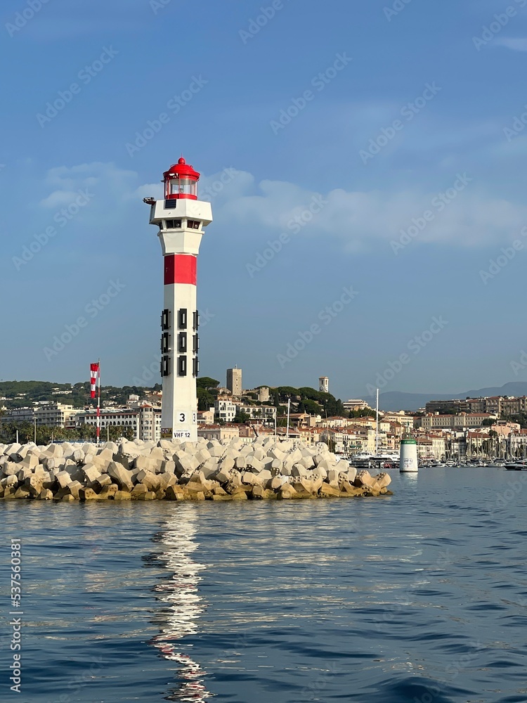 Faro del porto di Cannes, cittadina del sud della Francia