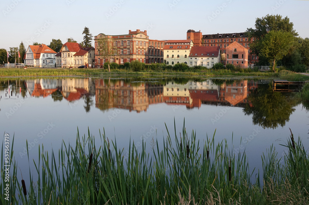 Dosseteich und alte Gebaeude in Wittstock Dosseteich und alte Gebaeude in Wittstock